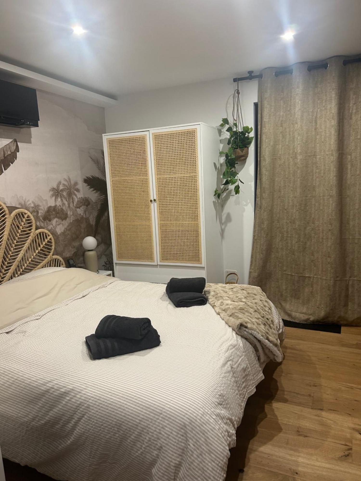 Studio Prestige Avec Terrasse Le Chene Dore Au Coeur Du Centre Touristique Cite Des Loisirs 200 M Du Galaxie,Face Au Snowworld Parking Gratuit Privatif Amnéville Extérieur photo