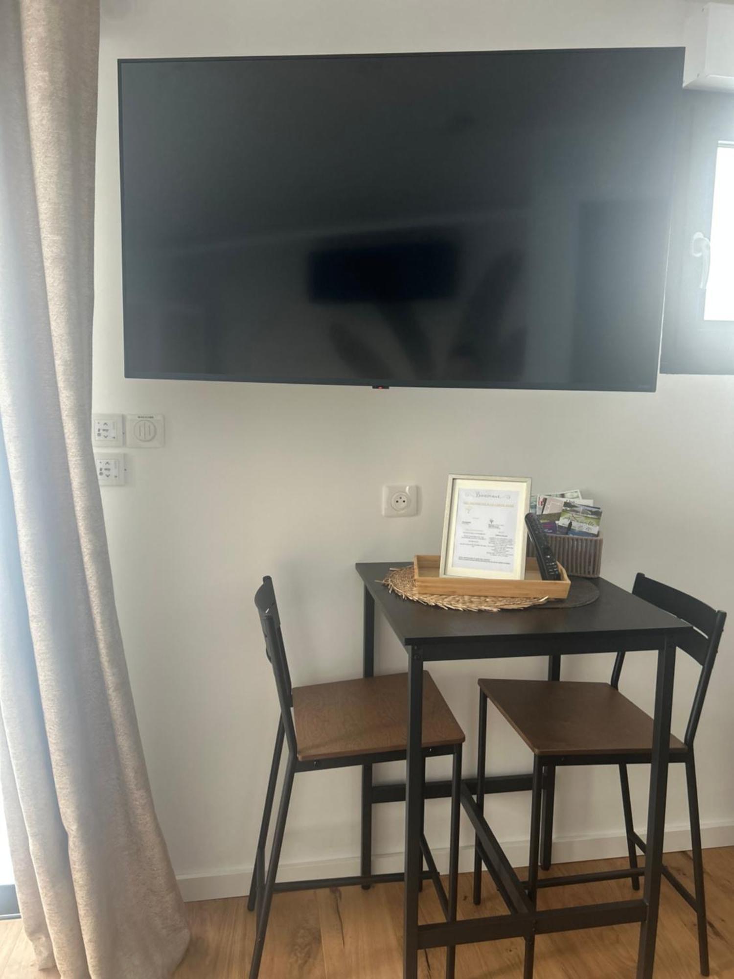 Studio Prestige Avec Terrasse Le Chene Dore Au Coeur Du Centre Touristique Cite Des Loisirs 200 M Du Galaxie,Face Au Snowworld Parking Gratuit Privatif Amnéville Extérieur photo